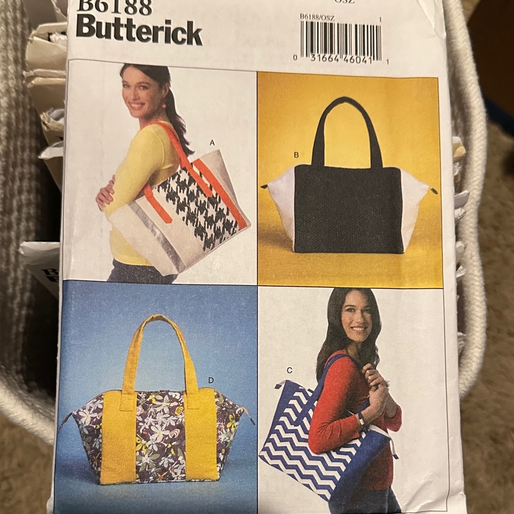 Butterick Women's 4 Styles of Totes. Brand new uncut factory folding.